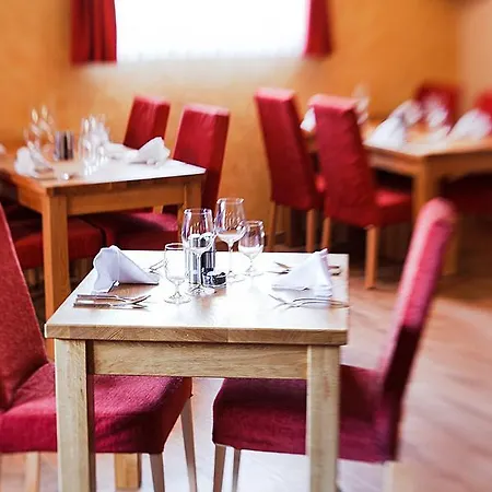 Cerna Louze بيت ضيافة