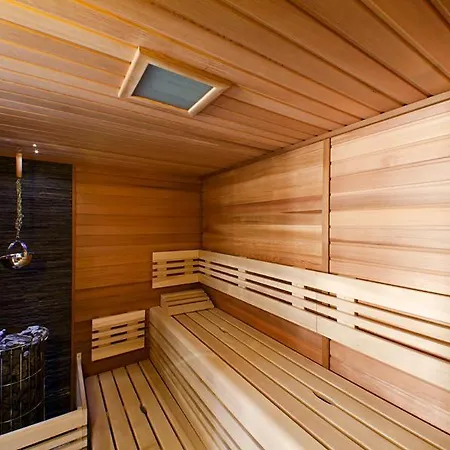 Cerna Louze بيت ضيافة 4*