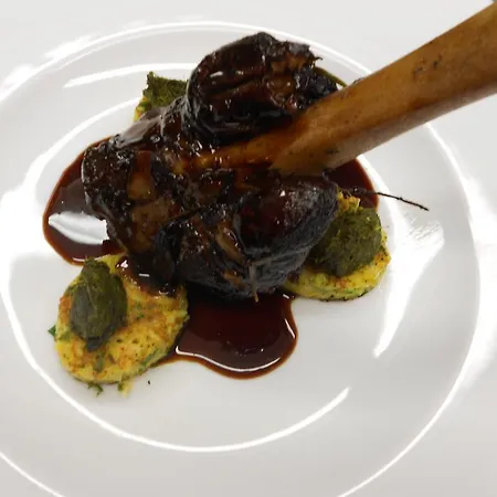 Cerna Louze بيت ضيافة