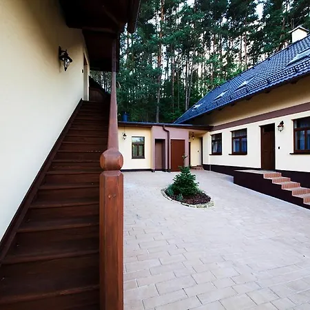 Cerna Louze بيت ضيافة