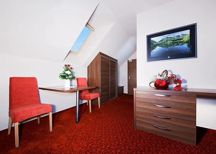 Cerna Louze 4*